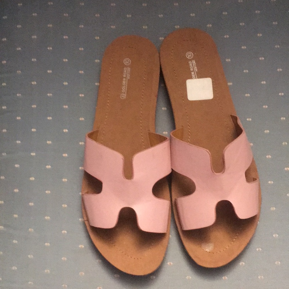 Sandals size 10